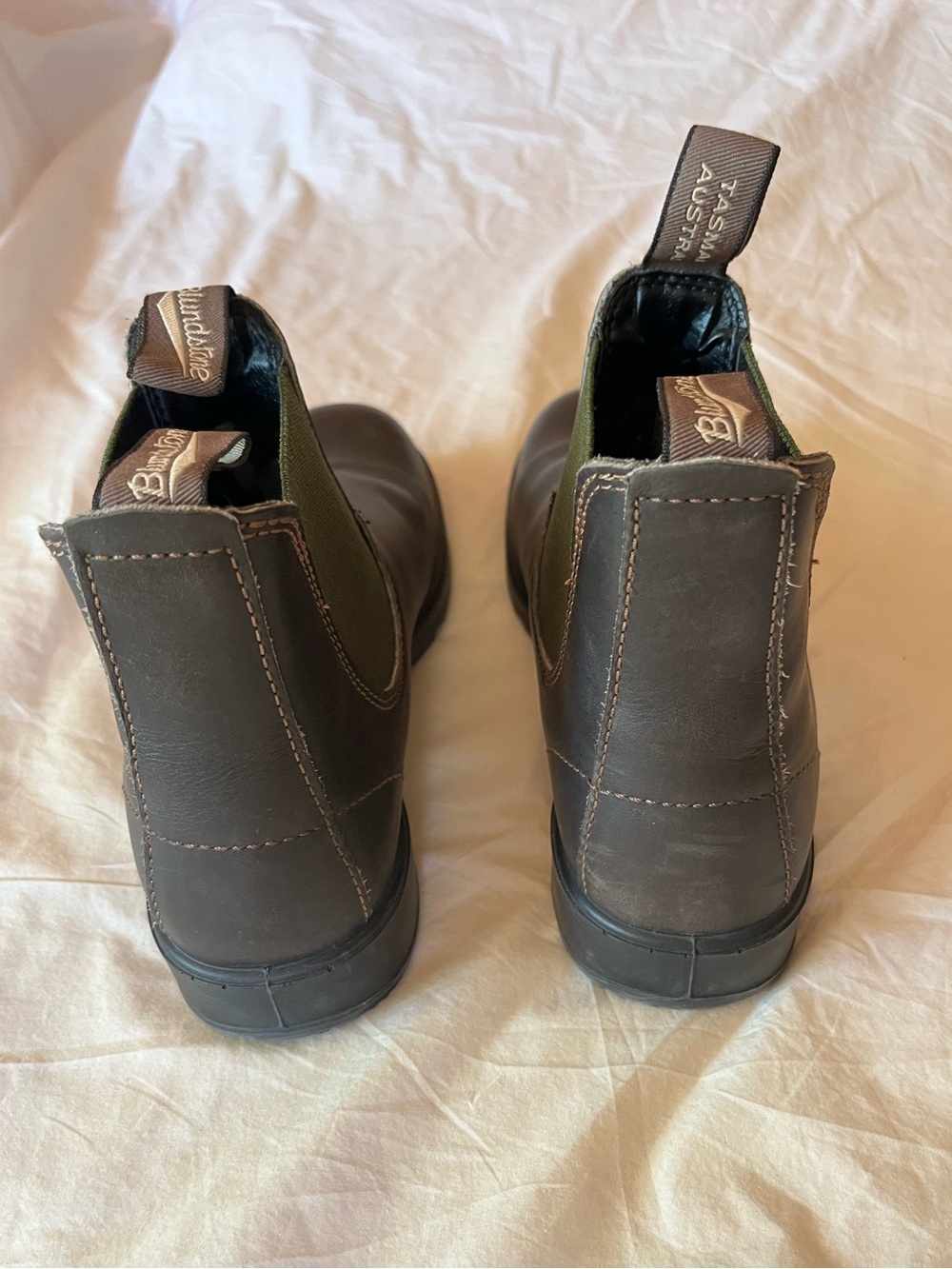 Blundstone Women’s Chelsea Work Boots in Dark Brown with Olive Elastic - Picture 5 of 7
